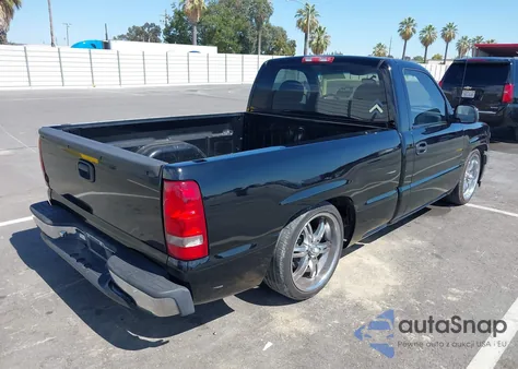 2000 Chevrolet Silverado 1500 Ls z USA, uszkodzony, nr VIN 1GCEC14V4YZ244783